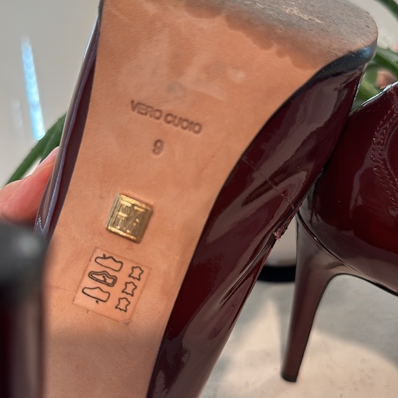Gorgeous Pour La Victoire Patent Leather Burgundy Platform Heels❣️ - Picture 15 of 16